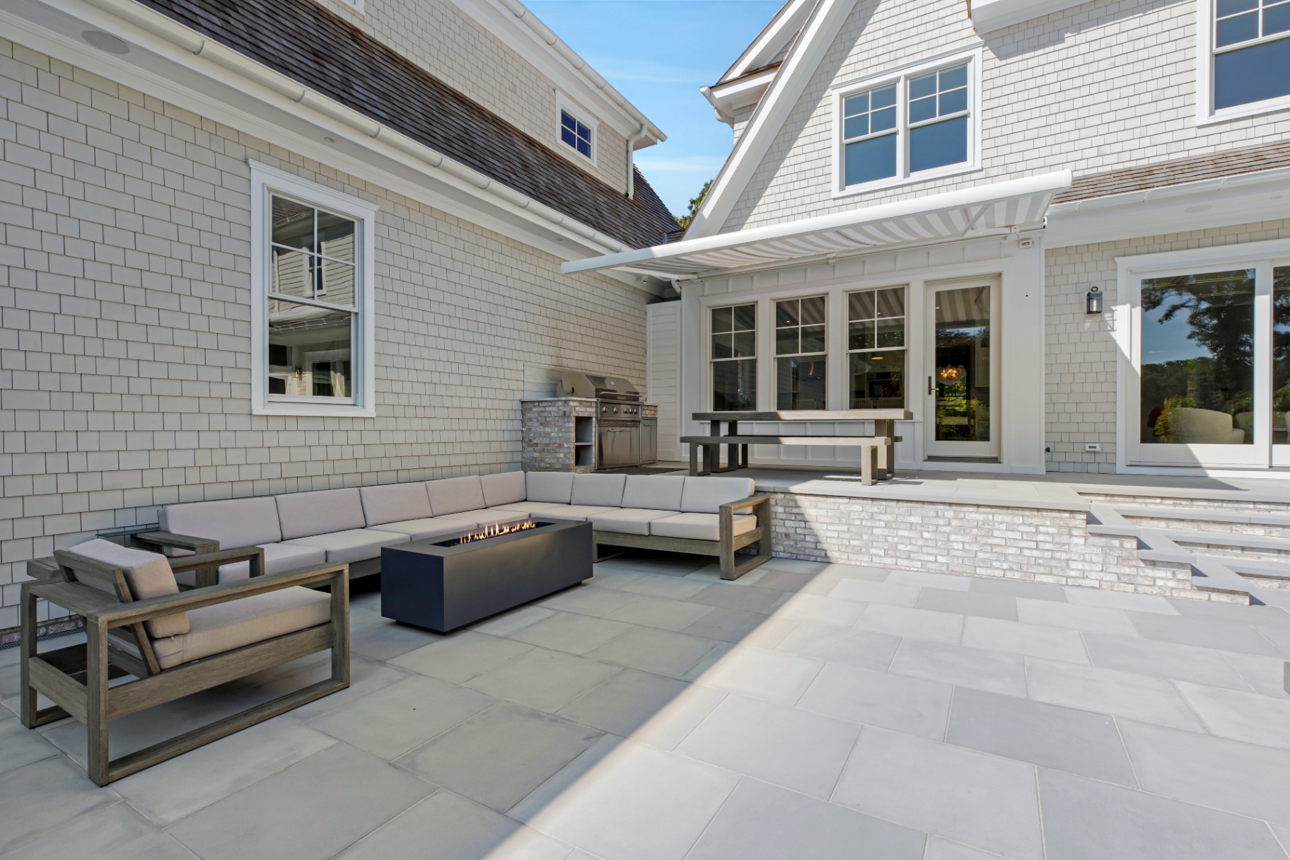2 Stone Lane — Exterior